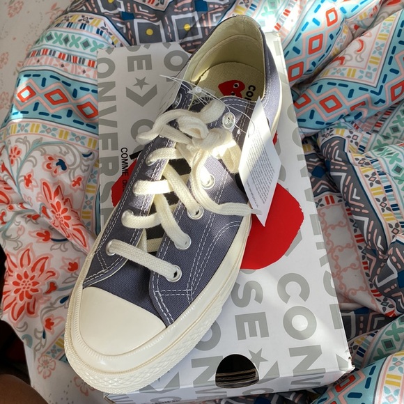 Converses - Picture 2 of 2